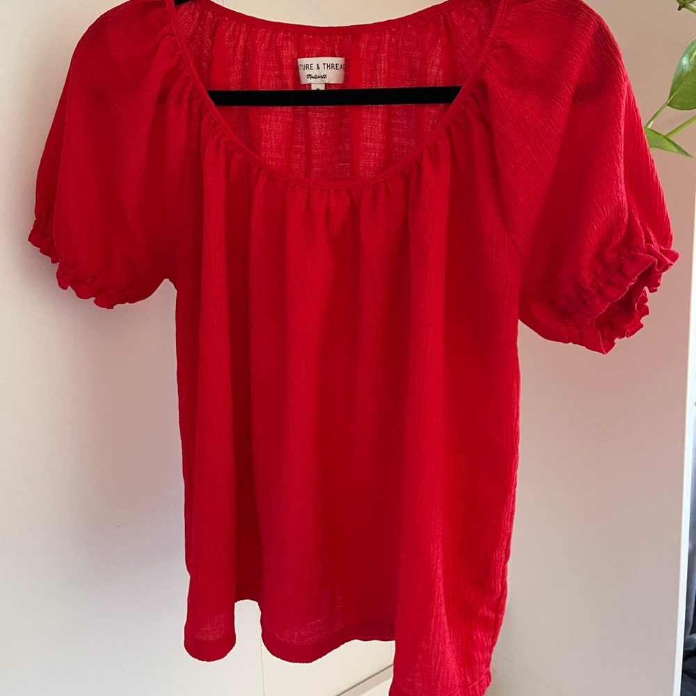 Texture and Thread Madewell cotton blouse. Elastic sleeve and neckline.